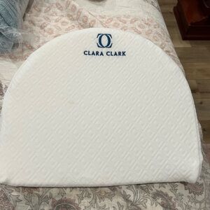 Clara Clark Bassinet wedge for baby